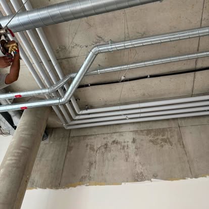 Réseau galvanisé — Plafond béton